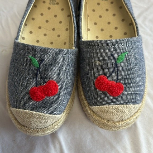 Gymboree - LIKE NEW - Playful Red and Gray Espadrilles with Cherry Detail - Picture 6 of 7